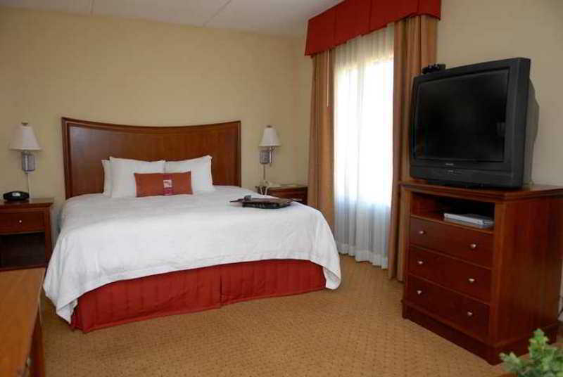 Hampton Inn&Suites Frederick/Fort Detrick Zimmer foto